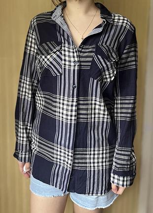 Легенька літня сорочка в клітинку на розмір с м