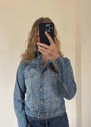 Джинсова куртка жіноча