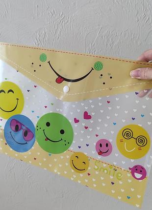 Яскрава папка на кнопці smile