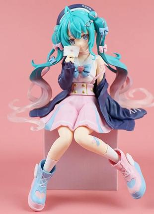 Фигурка сакура хацунэ мека изысканная коллекционная модель в сидячей позе 14*11 см подарочная упаковка