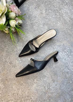 Стильові мюлі на маленькому підборі гострий ніс