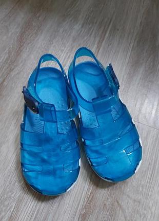 Гарні сандалі-аквашузи!! розмір 24, устілка 14,5 см..