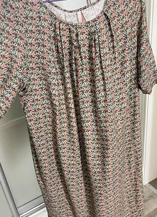 Продам сукню жіночу, по горловині спереду та позаду- защипи, 2 бокові потайні кишені, пасок.