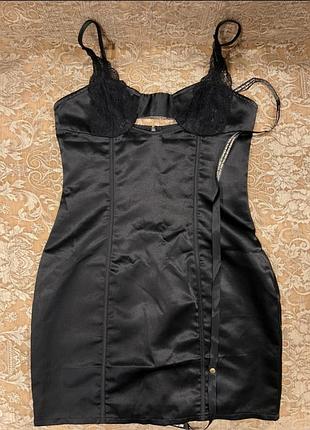 Сукня prettylittlething