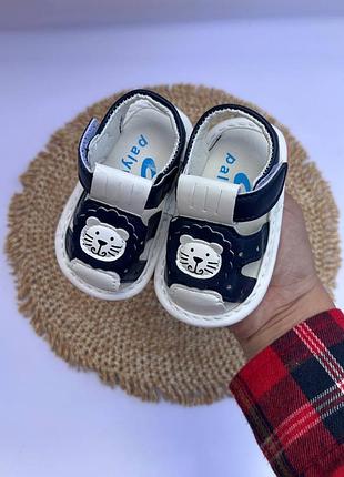 Шкіряні сандалі для хлопчика