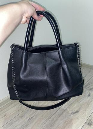 Сумка вмістка чорного кольору в ідеальному стані