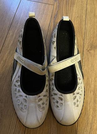 Туфлі ессо