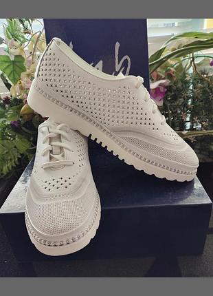 Легенькі туфлі на літо. італія