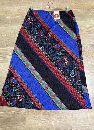 Атласна нова спідниця в геометричний принт