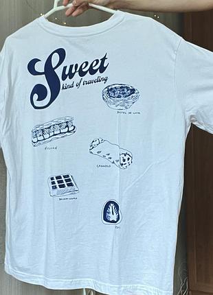 Біла футболка оверсайз з десертами