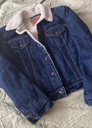 Джинсова куртка levis , досить тепла xs