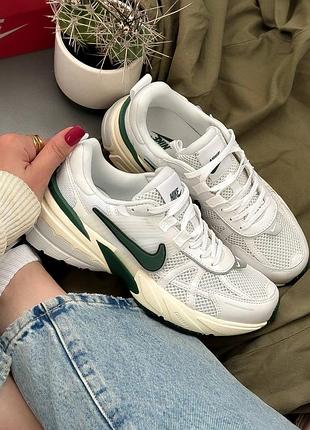 Женские кроссовки nike v2k runtek green