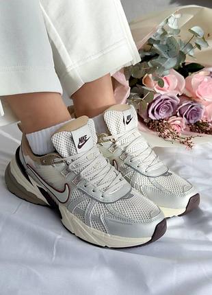 Женские кроссовки nike v2k runtek brown light bone