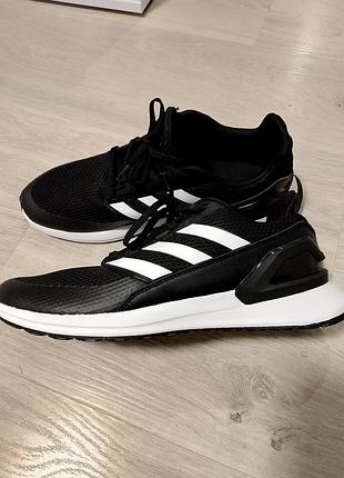 Кросівки чоловічі adidas , чорного кольору, 30 см устілка, 45 розмір. дуже комфортні, легкі.
