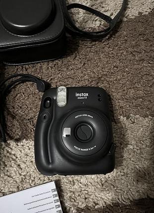 Фотоапарат моментального друку як поляроїд instax mini 11