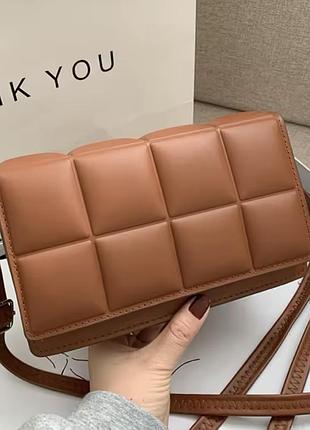 Жіноча сумочка прямокутна 21 х 12 х 6,5 см коричневого кольору