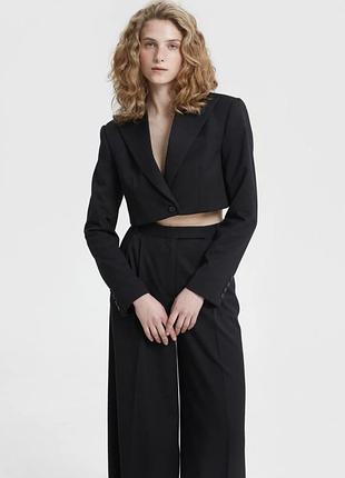 Чорний укорочений прямий жакет з костюмної тканини з віскозою musthave xs