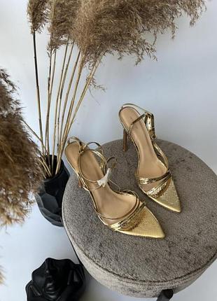Неймовірні золоті босонiжки рептилія з гострим носочком  prettylittlething  !