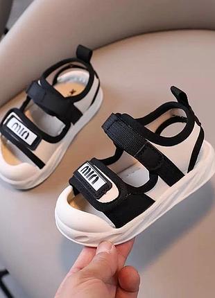 Дитячі босоніжки на дівчинку3 фото