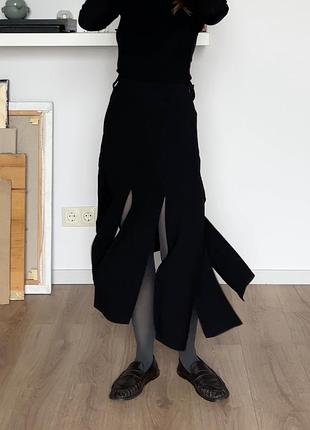 Чорна міді-спідниця zara з декоративними розрізами xs