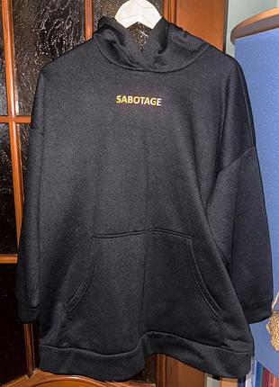 Чорний жіночий костюм