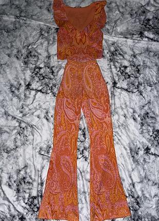 Жіночий костюм