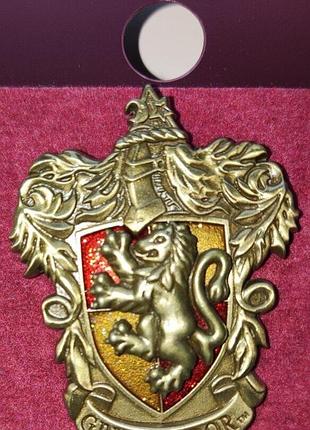 Знак universal studios wizarding world harry potter gryffindor