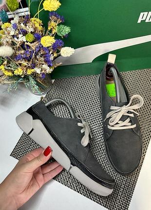 Оригінальні шкіряні кросівки clarks