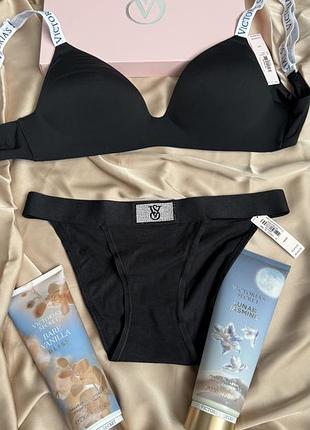 В наявності комплект victoria’s secret оригінал