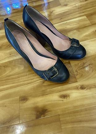 Дуже зручні шкіряні туфлі