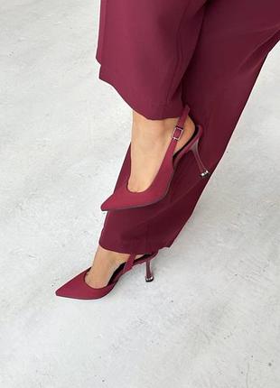 Туфлі слінгбеки бордові з вузьким носком з ремінцем на підборах жіночі весна літо