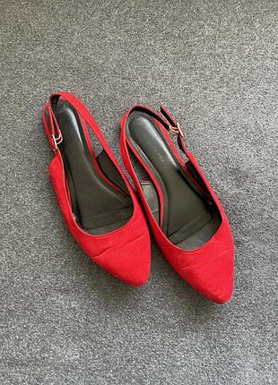 Червоні босоніжки лодочки балетки