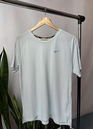 Чоловіча спортивна футболка nike