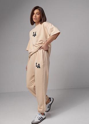 Жіночий спортивний костюм з вишивкою la