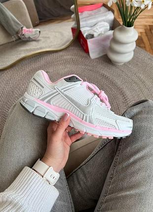 Кроссовки nike vomero 5 white pink.