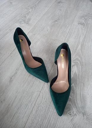 Шикарные новые туфли-лодочки зеленого изоумрудного цвета