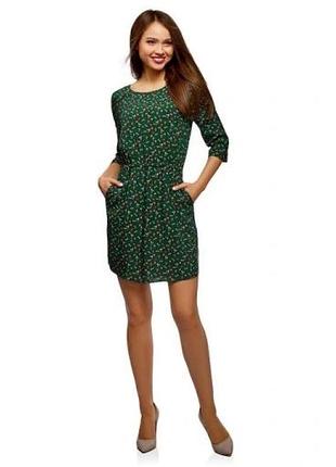 Зелена насичена сукня