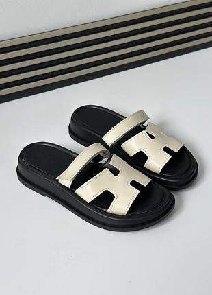 Стильні жіночі шлльопанці у бежевому кольорі 🤩🤩🤩