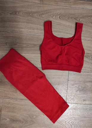 Идеальный твой комплект бесшовный топ и велосипедки красный