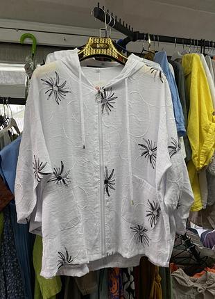 Легенька кофточка з капюшоном
