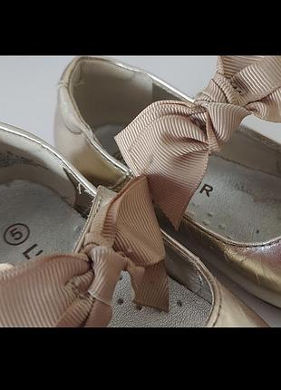 Туфлі для дівчинки босоніжки