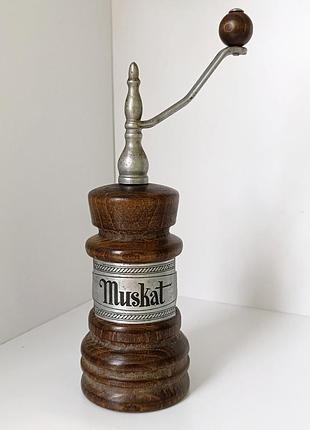Мельница для специй, мускатного ореха, нитевичка
