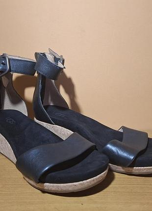 Женские босоножки ugg