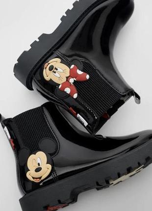 Ботинки от zara disney с микки и минни черные 31 размер