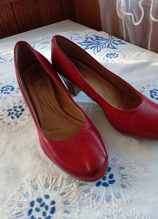 Туфли кожаные вишневые р40