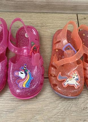 Летние сандали для пляжа