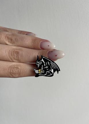 Пін значок металевий брошка дракон у книгах