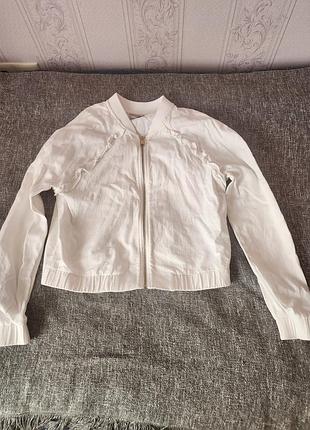 Женская белая кофта на замке в красивом состоянии размер m, подойдет на s,легкая, приятная