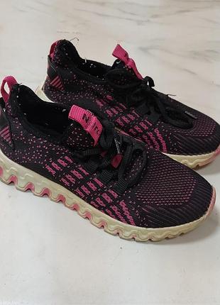 Кросівки дівчинці