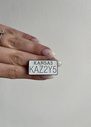 Пін значок металевий брошка «kaz2y5 — номерний знак з канзасу» supernatural